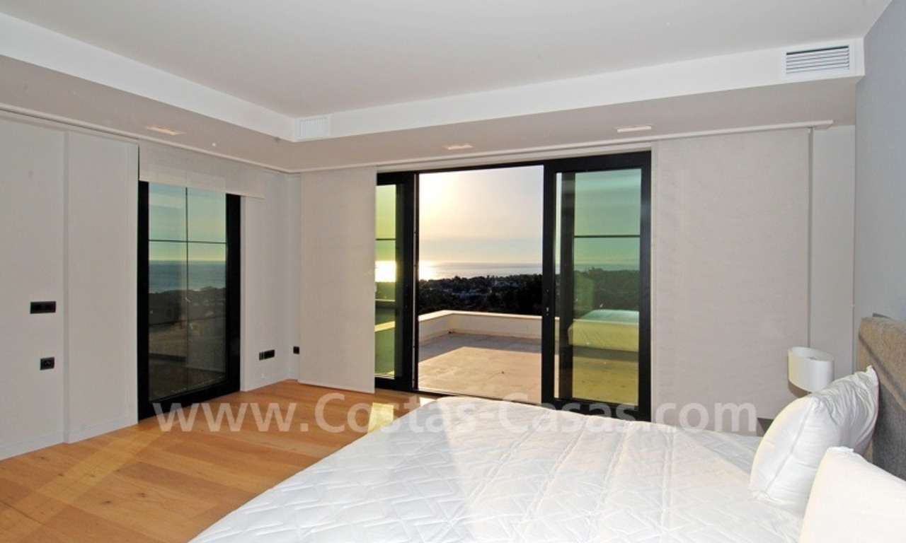Moderne kwaliteitsvilla te koop in Marbella, aan de golfbaan met panoramisch zeezicht 11
