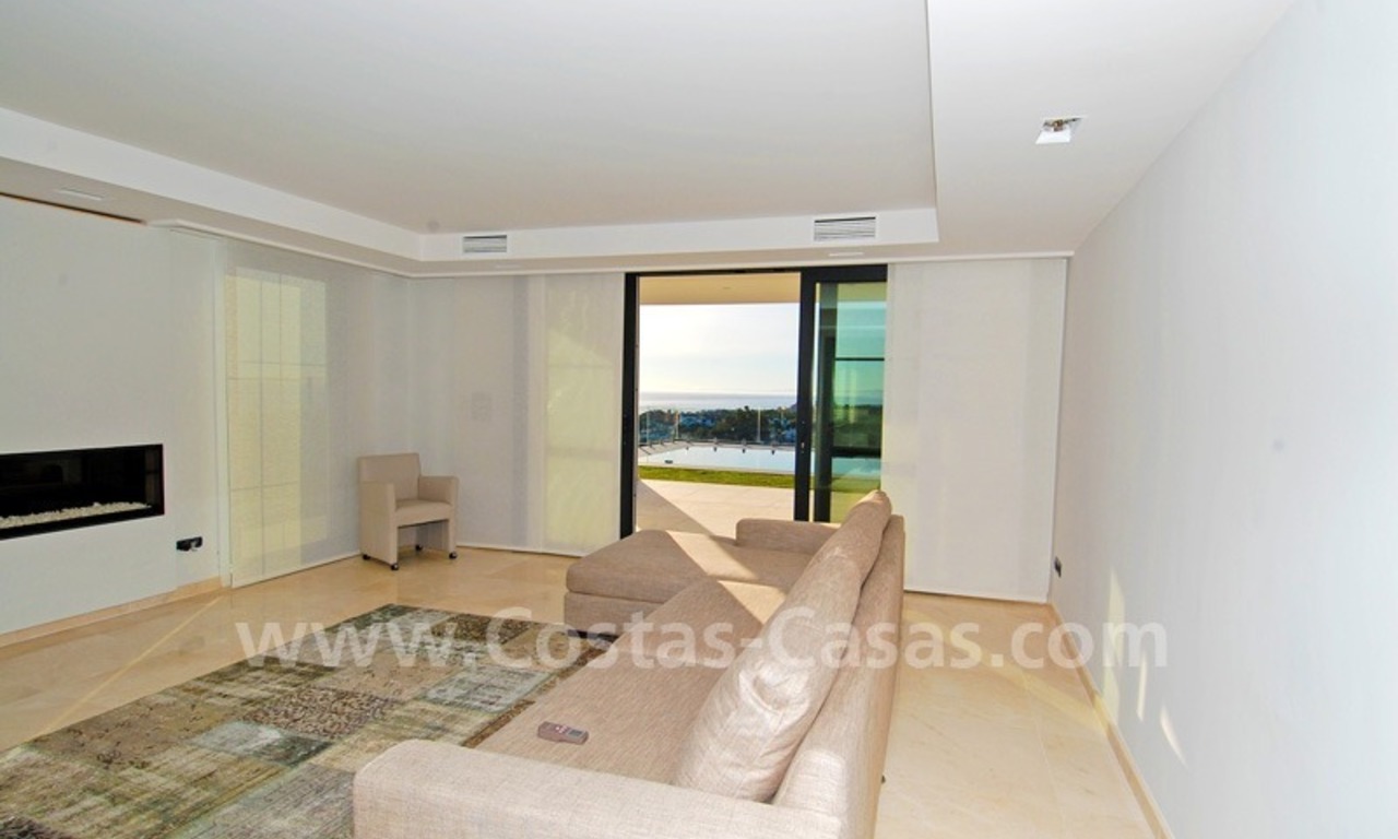 Moderne kwaliteitsvilla te koop in Marbella, aan de golfbaan met panoramisch zeezicht 6