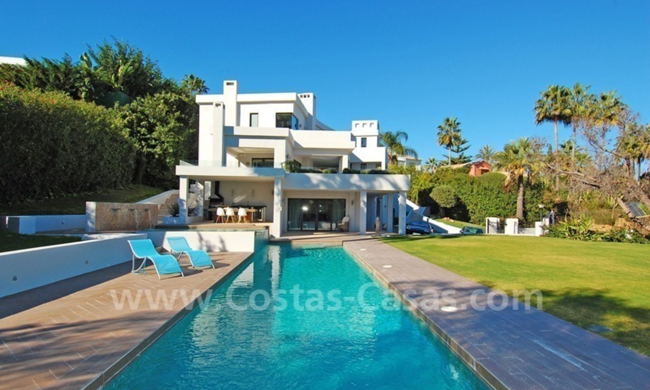 Moderne luxe villa te koop in Nueva Andalucia te Marbella 0