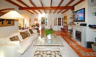Beachside luxe villa te koop vlakbij het strand aan de Golden Mile nabij Marbella centrum 8