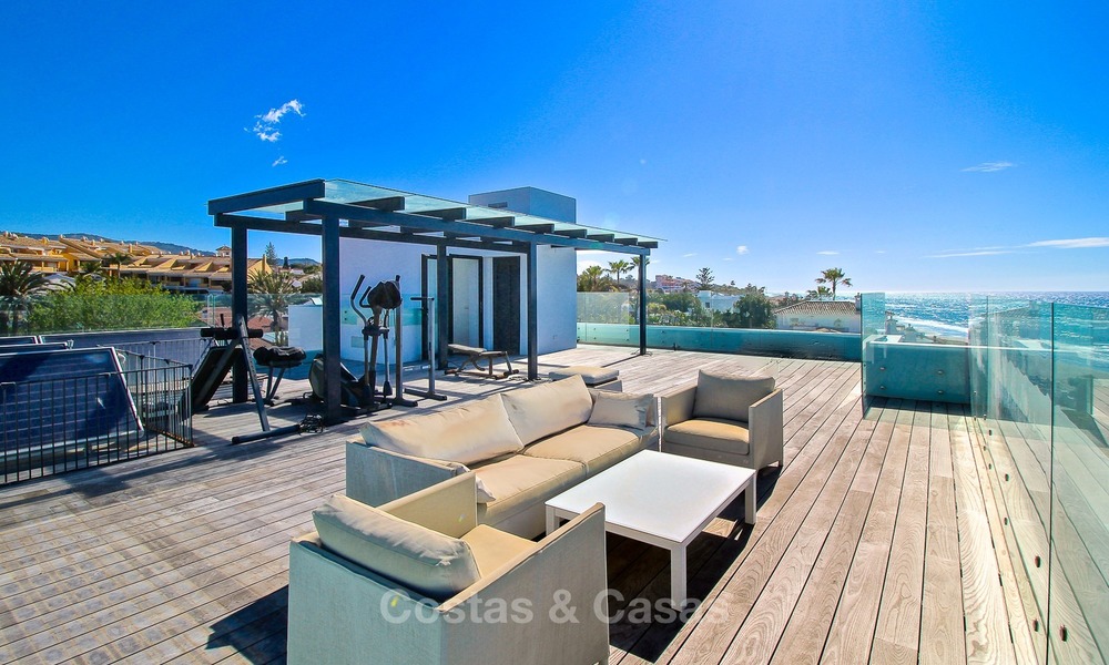 Moderne eerstelijns strand villa te koop in Marbella met schitterend zeezicht 1160