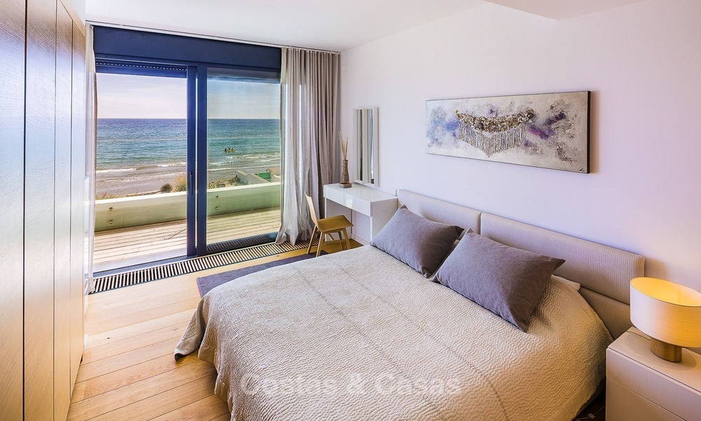 Moderne eerstelijns strand villa te koop in Marbella met schitterend zeezicht 1166