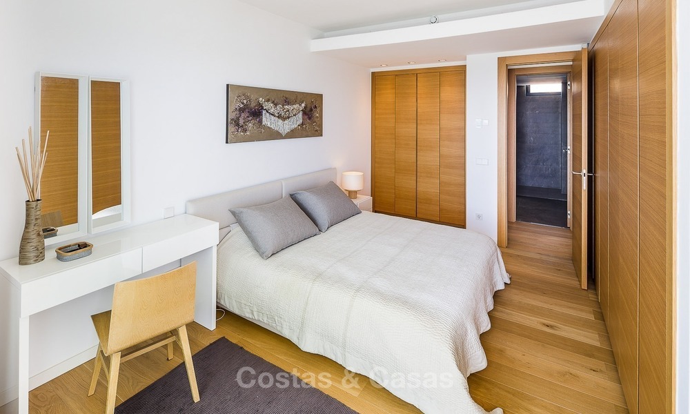 Moderne eerstelijns strand villa te koop in Marbella met schitterend zeezicht 1168