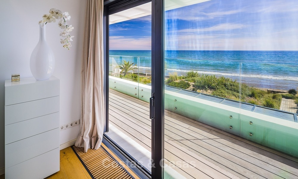 Moderne eerstelijns strand villa te koop in Marbella met schitterend zeezicht 1171