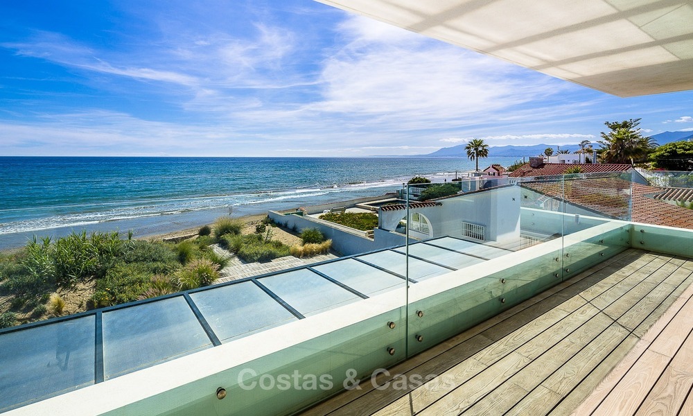 Moderne eerstelijns strand villa te koop in Marbella met schitterend zeezicht 1173