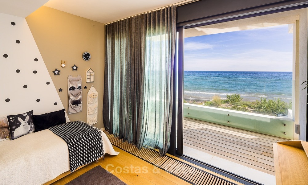 Moderne eerstelijns strand villa te koop in Marbella met schitterend zeezicht 1174