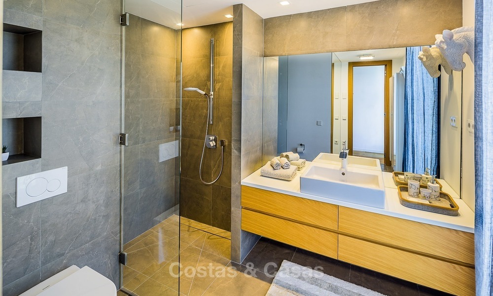 Moderne eerstelijns strand villa te koop in Marbella met schitterend zeezicht 1176