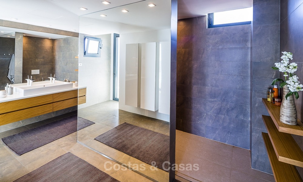 Moderne eerstelijns strand villa te koop in Marbella met schitterend zeezicht 1177
