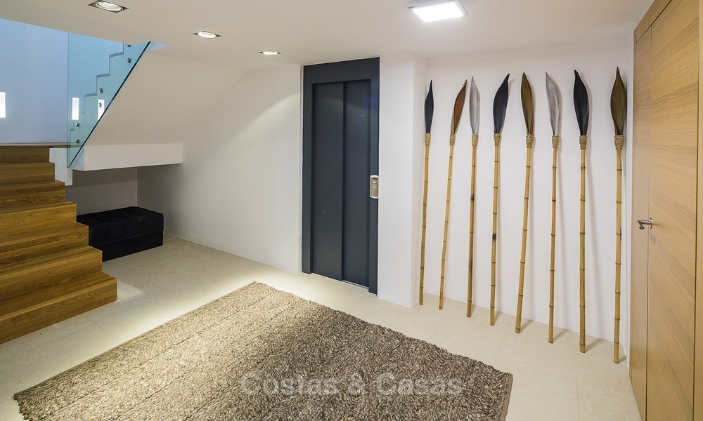Moderne eerstelijns strand villa te koop in Marbella met schitterend zeezicht 1186