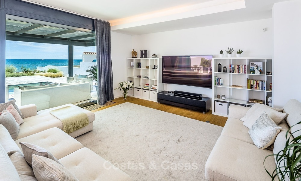Moderne eerstelijns strand villa te koop in Marbella met schitterend zeezicht 1190