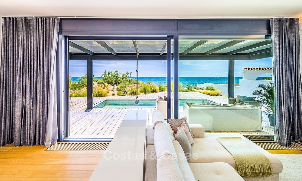 Moderne eerstelijn strand villa te koop in Marbella met schitterend zeezicht 1191