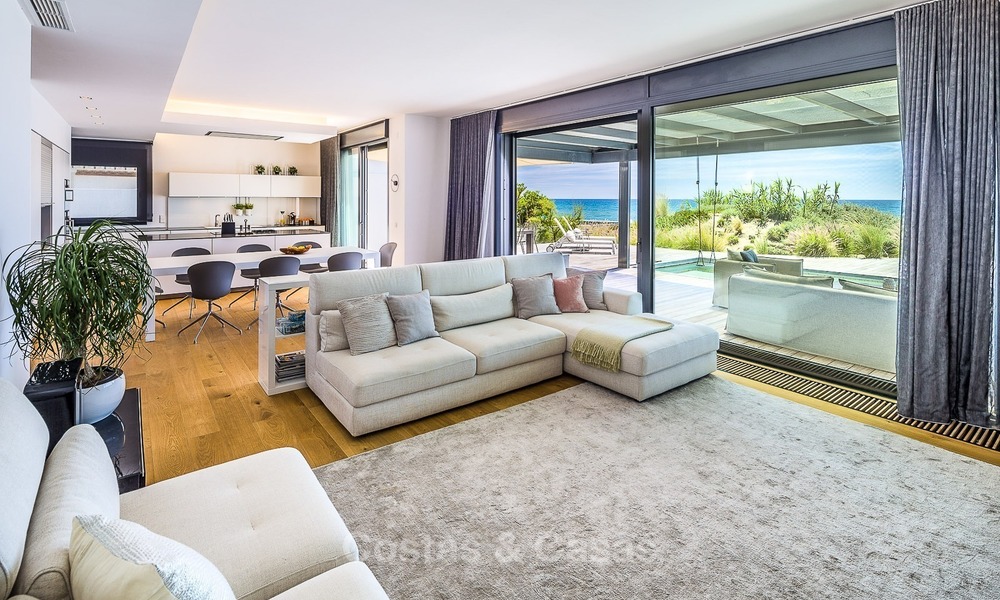 Moderne eerstelijn strand villa te koop in Marbella met schitterend zeezicht 1192