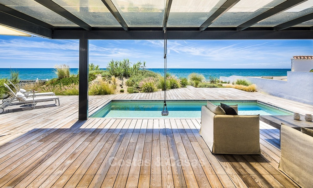 Moderne eerstelijns strand villa te koop in Marbella met schitterend zeezicht 1193