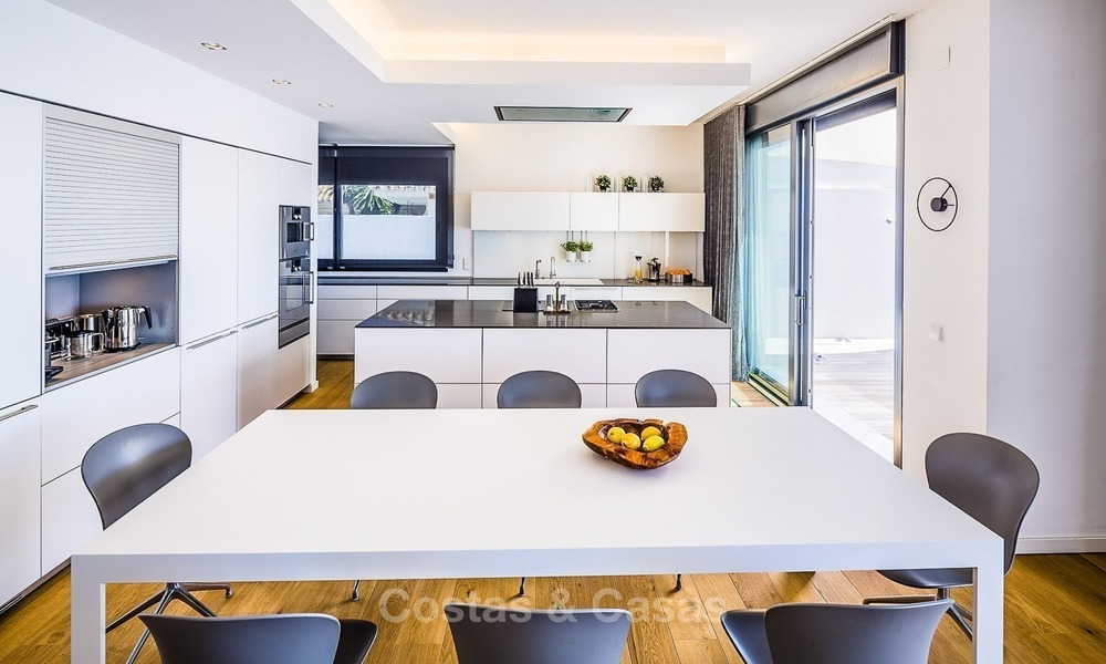 Moderne eerstelijns strand villa te koop in Marbella met schitterend zeezicht 1194