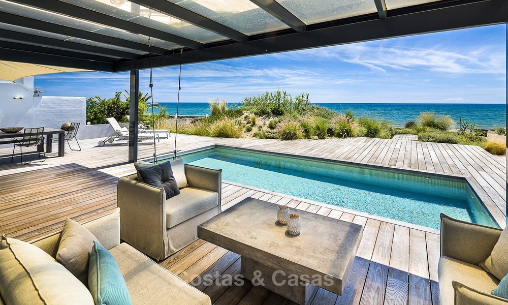 Moderne eerstelijns strand villa te koop in Marbella met schitterend zeezicht 1199