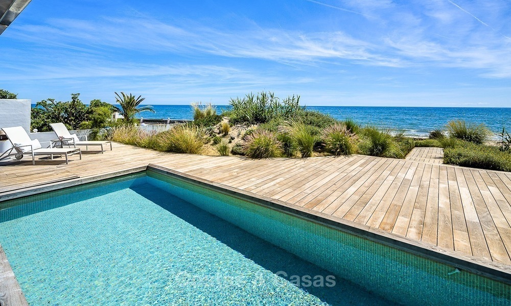 Moderne eerstelijn strand villa te koop in Marbella met schitterend zeezicht 1202