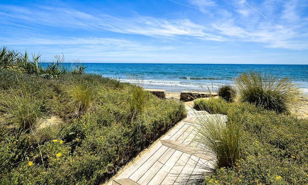 Moderne eerstelijns strand villa te koop in Marbella met schitterend zeezicht 1203