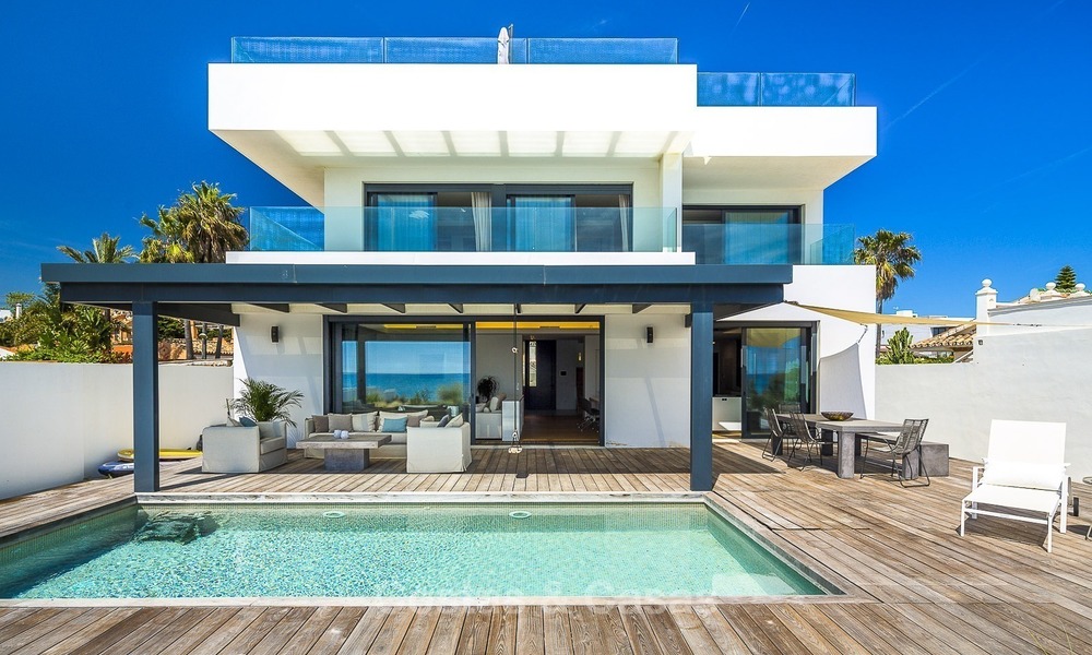 Moderne eerstelijns strand villa te koop in Marbella met schitterend zeezicht 1207