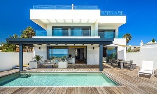 Moderne eerstelijn strand villa te koop in Marbella met schitterend zeezicht 1207 