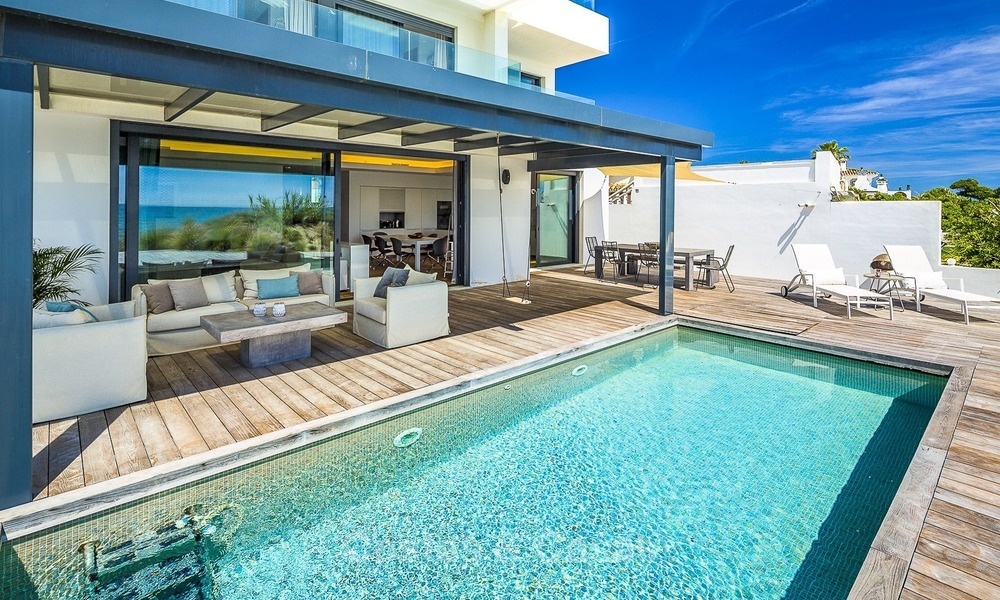 Moderne eerstelijn strand villa te koop in Marbella met schitterend zeezicht 1208