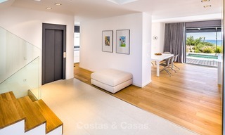 Moderne eerstelijn strand villa te koop in Marbella met schitterend zeezicht 1212 