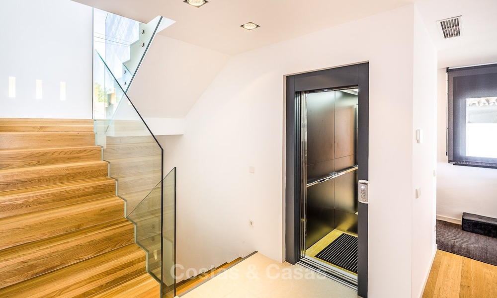 Moderne eerstelijns strand villa te koop in Marbella met schitterend zeezicht 1213