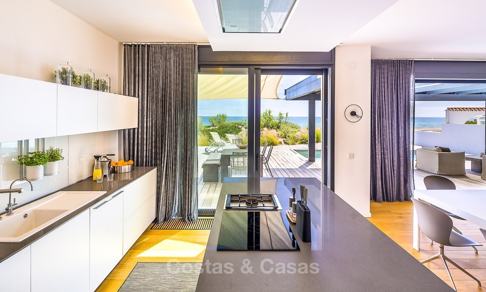 Moderne eerstelijns strand villa te koop in Marbella met schitterend zeezicht 1214