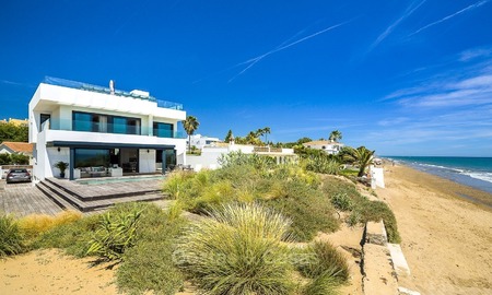 Moderne eerstelijns strand villa te koop in Marbella met schitterend zeezicht 1215