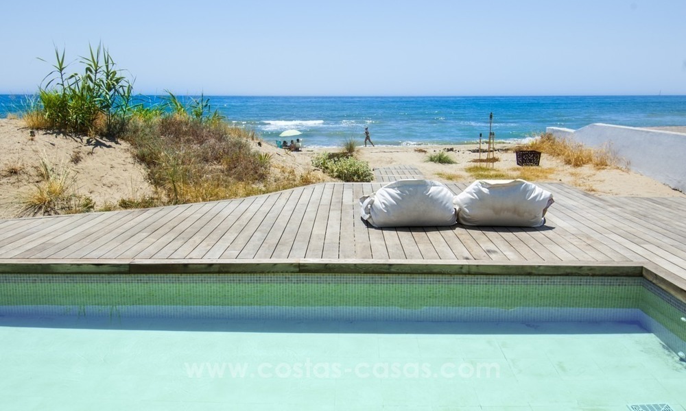Moderne eerstelijn strand villa te koop in Marbella met schitterend zeezicht 1224