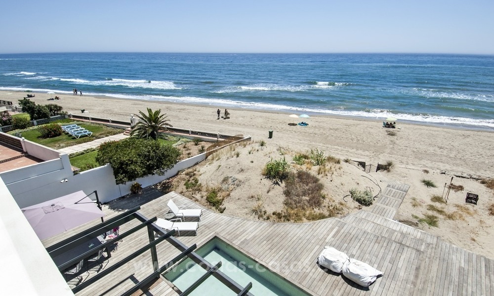 Moderne eerstelijn strand villa te koop in Marbella met schitterend zeezicht 1219