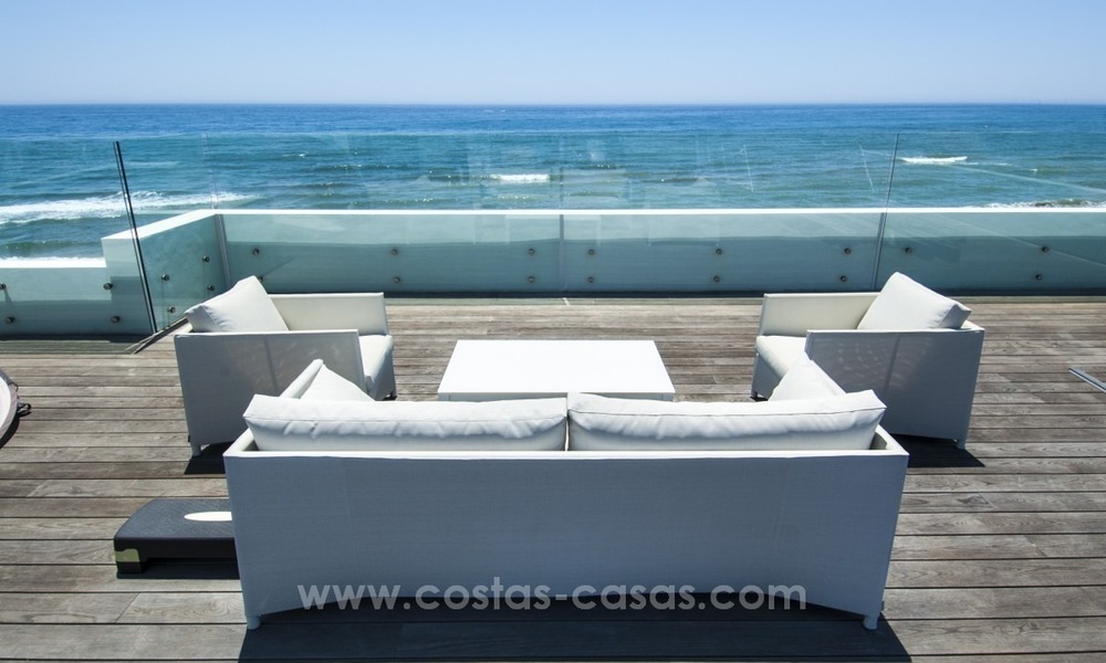 Moderne eerstelijns strand villa te koop in Marbella met schitterend zeezicht 1216