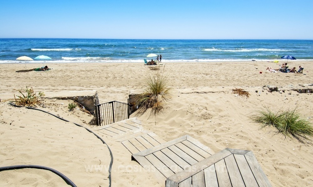 Moderne eerstelijn strand villa te koop in Marbella met schitterend zeezicht 1220