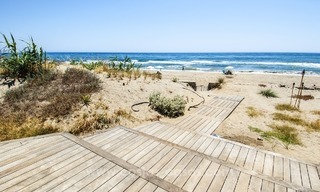Moderne eerstelijns strand villa te koop in Marbella met schitterend zeezicht 1221 