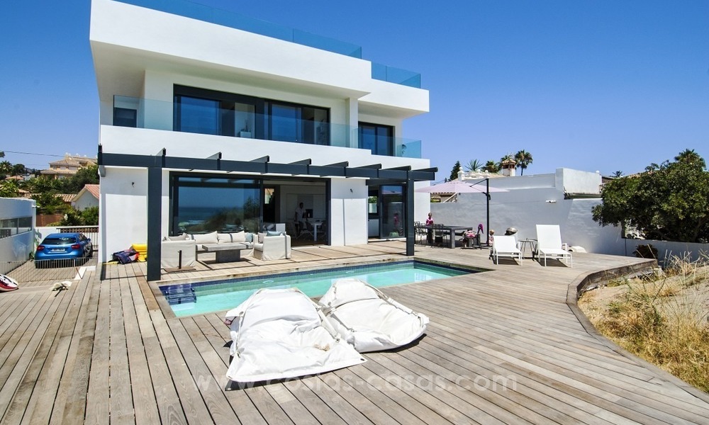 Moderne eerstelijn strand villa te koop in Marbella met schitterend zeezicht 1223