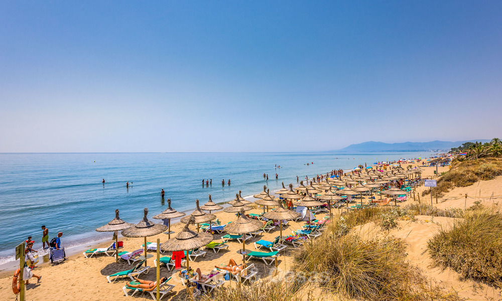 Moderne eerstelijn strand villa te koop in Marbella met schitterend zeezicht 17046