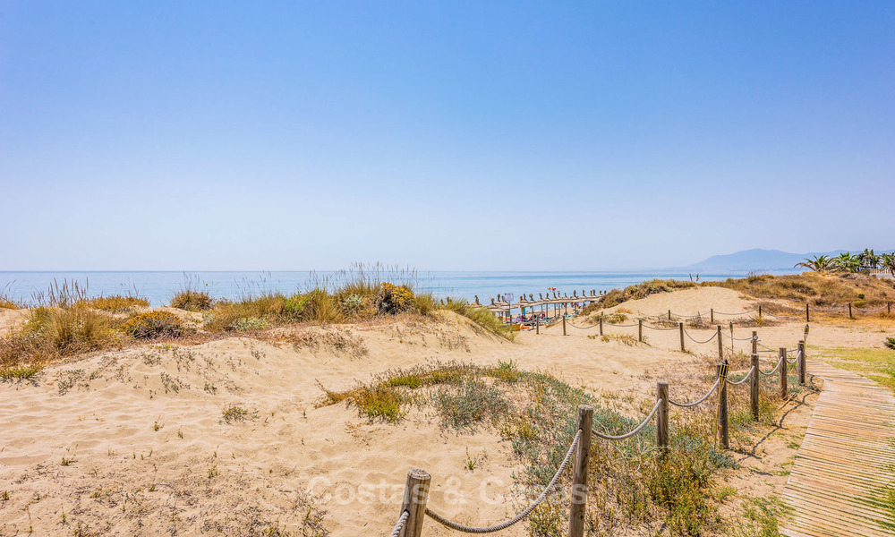 Moderne eerstelijns strand villa te koop in Marbella met schitterend zeezicht 17047