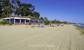 Moderne eerstelijn strand villa te koop in Marbella met schitterend zeezicht 17209 