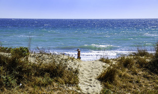 Moderne eerstelijn strand villa te koop in Marbella met schitterend zeezicht 17210 