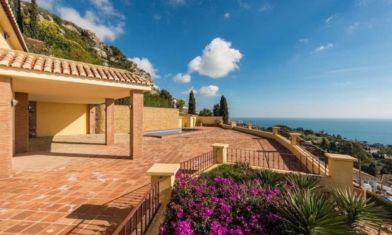 Luxe villa te koop in Benalmadena aan de Costa del Sol 0