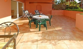 Beachside luxe appartement te koop in Nueva Andalucia nabij Puerto Banus in Marbella 1