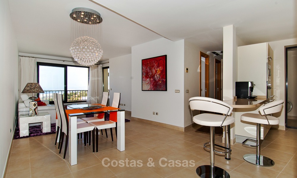 Opportuniteit! Een modern appartement te koop in Marbella met prachtig zeezicht, instapklaar 14592