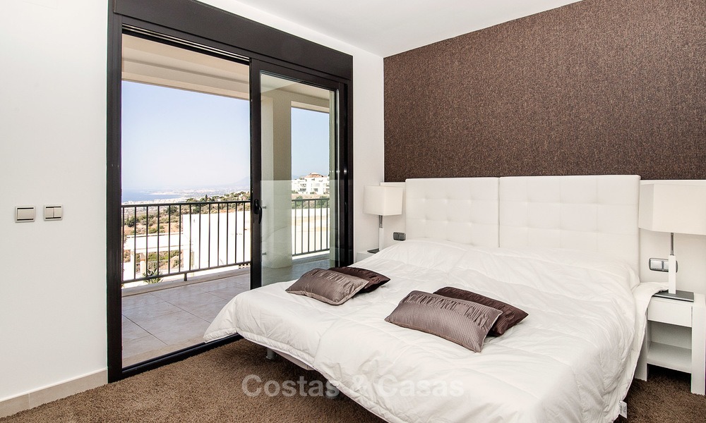 Opportuniteit! Een modern appartement te koop in Marbella met prachtig zeezicht, instapklaar 14595