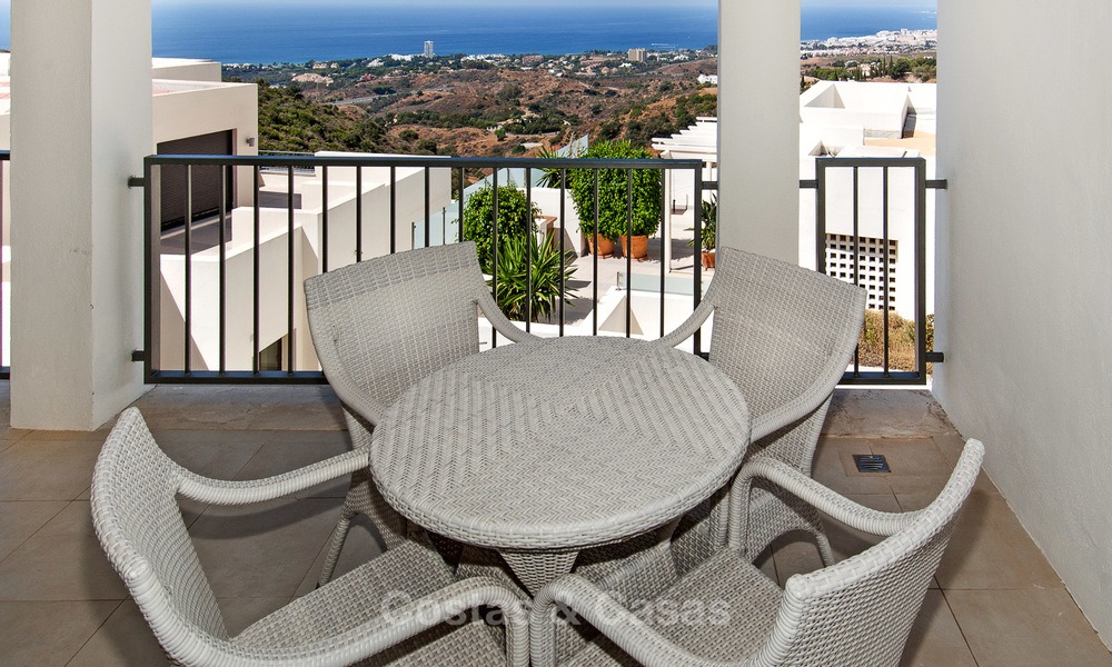 Opportuniteit! Een modern appartement te koop in Marbella met prachtig zeezicht, instapklaar 14598
