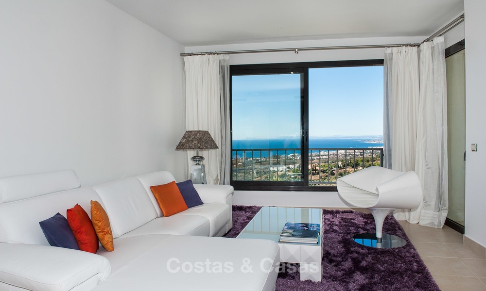 Opportuniteit! Een modern appartement te koop in Marbella met prachtig zeezicht, instapklaar 14574