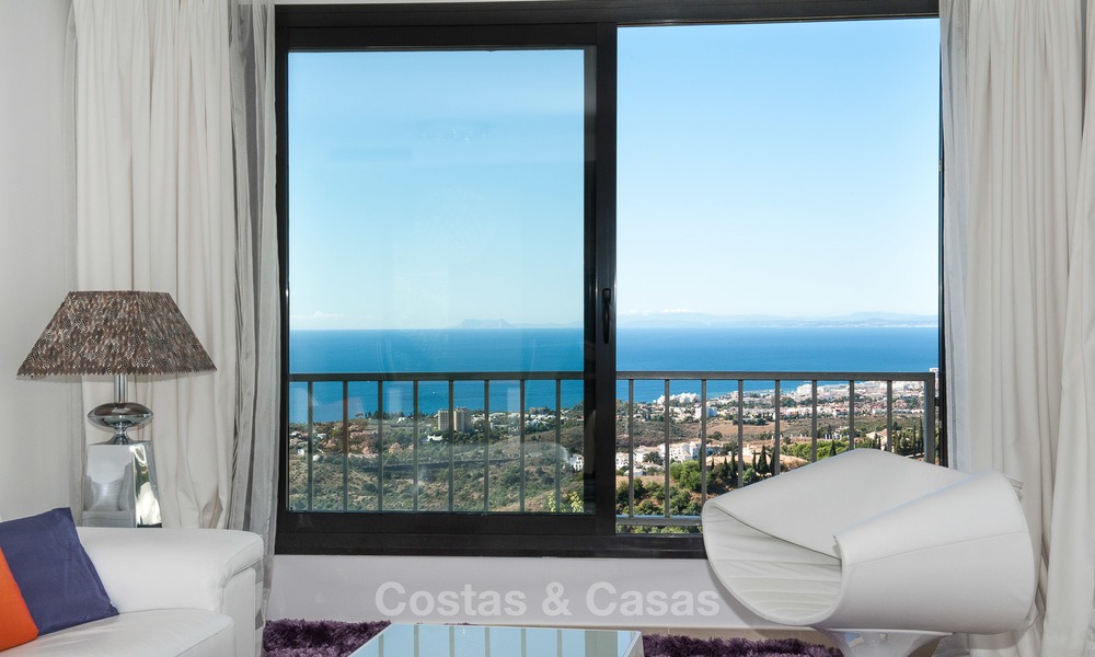 Opportuniteit! Een modern appartement te koop in Marbella met prachtig zeezicht, instapklaar 14575