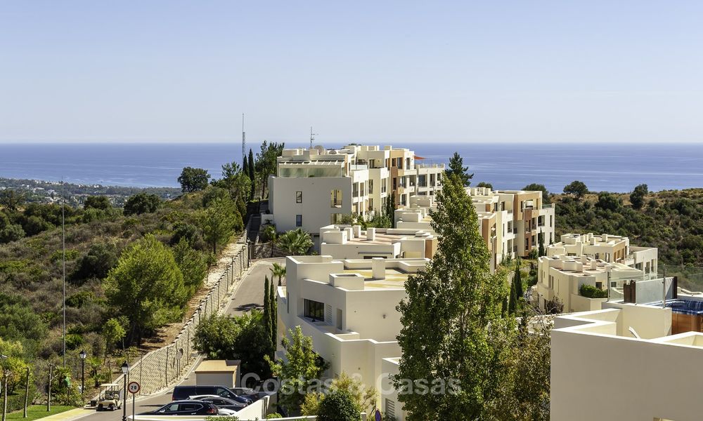 Opportuniteit! Een modern appartement te koop in Marbella met prachtig zeezicht, instapklaar 17045