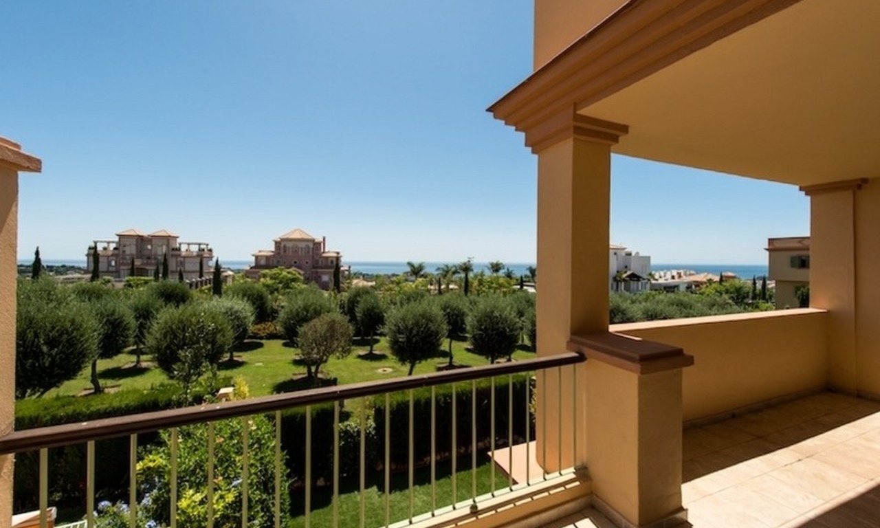 Koopjes! 2 luxe golf appartementen te koop in een golfresort in het gebied van Benahavis - Marbella 0