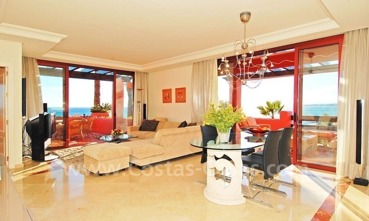 Luxe eerstelijn strand hoek penthouse appartement te koop, New Golden Mile, Marbella - Estepona 17