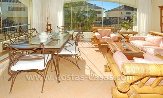 Beachside luxe hoek appartement te koop in Marbella 3