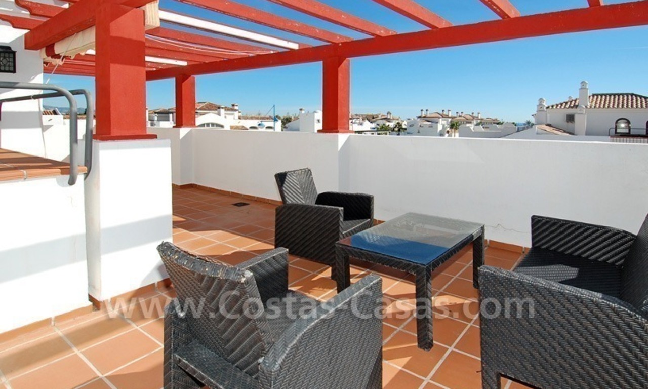 Hoek penthouse appartement te koop vlakbij het strand in Marbella 0